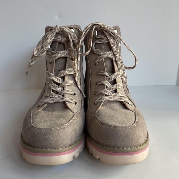 Soul society faux leather lace up cushioned foot bed ankle boots, size 8 - Picture 5 of 7